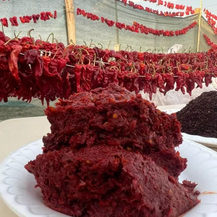 Köy Usulü Biber Salçası (Acılı & Acısız) – Güneşin Rengi, Toprağın Tadı 1kg