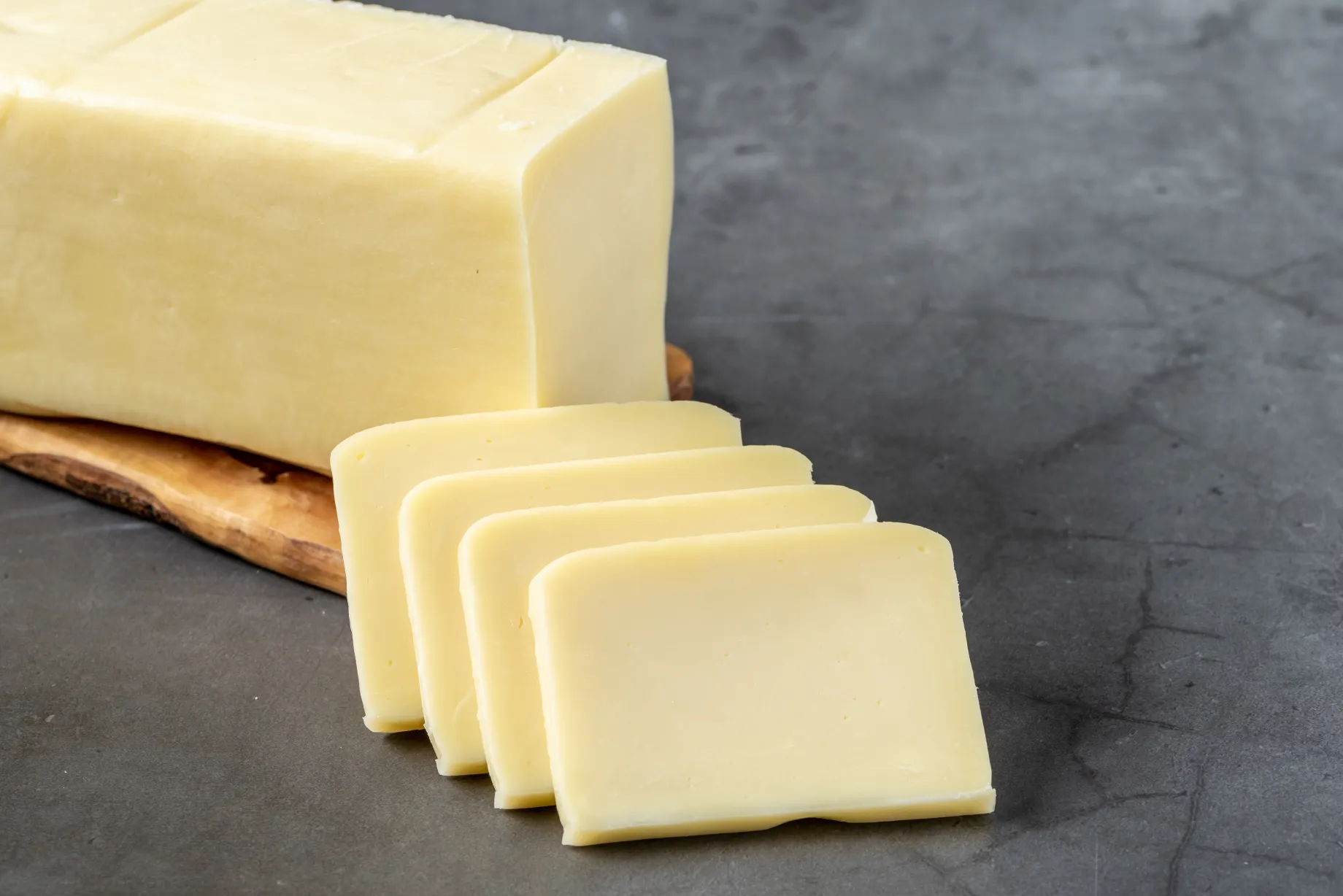 TAM YAĞLI TAZE KAŞAR PEYNİRİ Tam Yağlı Taze Kaşar Peyniri – Sütün En Saf ve Esnek Hali - Görsel 1